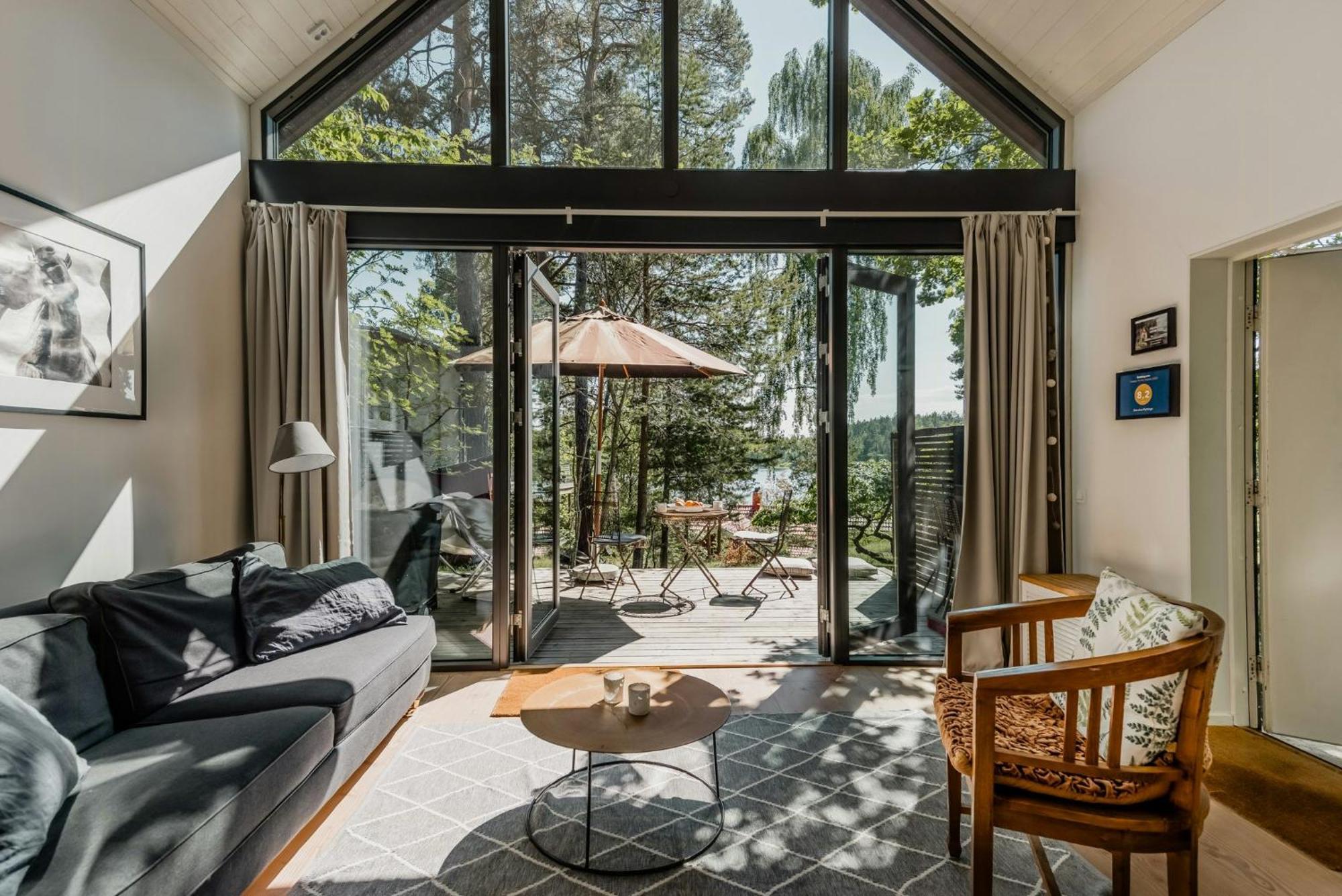 Charmerende Feriehus Med Havudsigt Naer Stockholm Varmdo Exterior photo